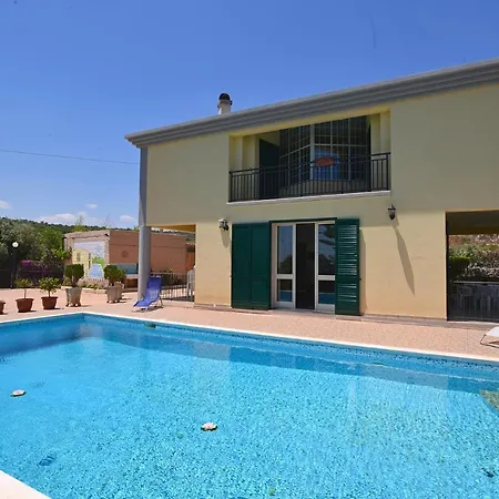 Solarino Sleeps 8 Pool Air Con Wifi * Floridia