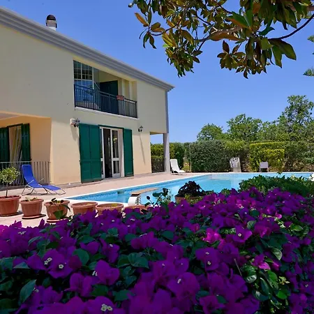 Villa Solarino Sleeps 8 Pool Air Con Wifi Floridia