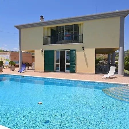 Solarino Sleeps 8 Pool Air Con Wifi *
