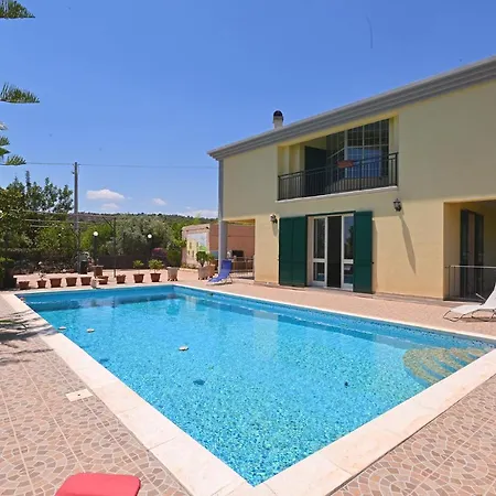 Solarino Sleeps 8 Pool Air Con Wifi Villa
