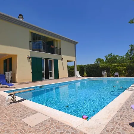 Solarino Sleeps 8 Pool Air Con Wifi