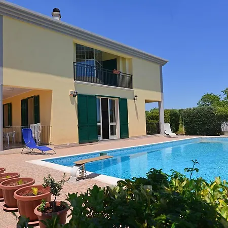 Solarino Sleeps 8 Pool Air Con Wifi Villa