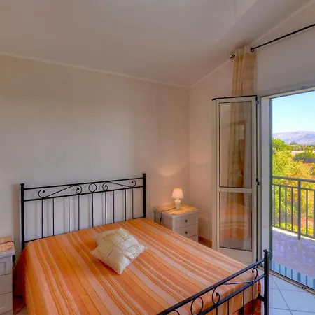 Solarino Sleeps 8 Pool Air Con Wifi Villa *