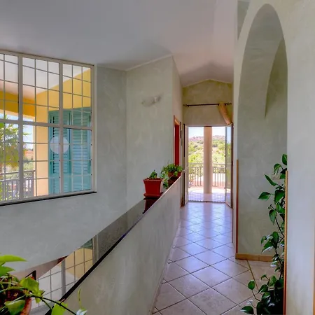 Solarino Sleeps 8 Pool Air Con Wifi Floridia