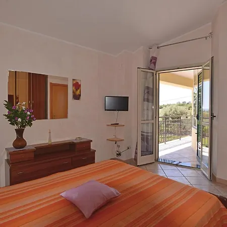 Solarino Sleeps 8 Pool Air Con Wifi *